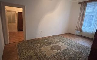 Casa de vanzare in centru orasului - Poză 3