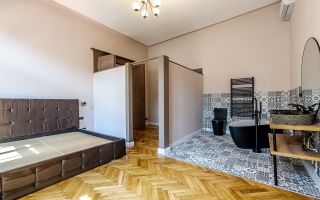 Apartament ULTRACENTRAL cu 3 camere, la cheie, renovat recent - Poză 8
