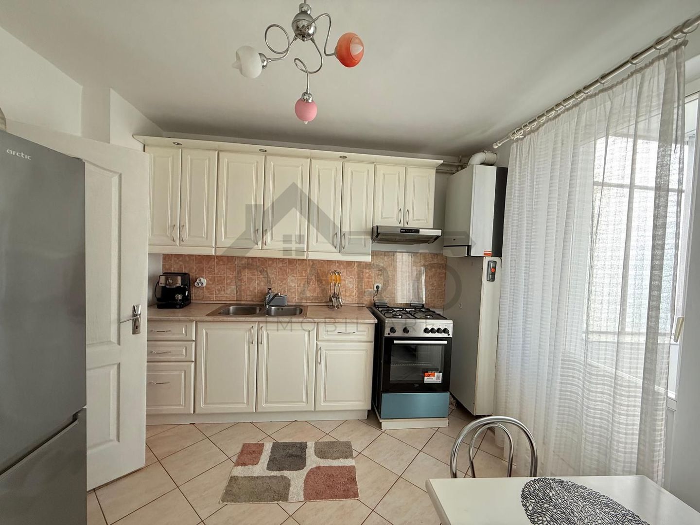 Închiriez apartament cu 2 camere in Tg Mureș, zonă centrală - Poză 1