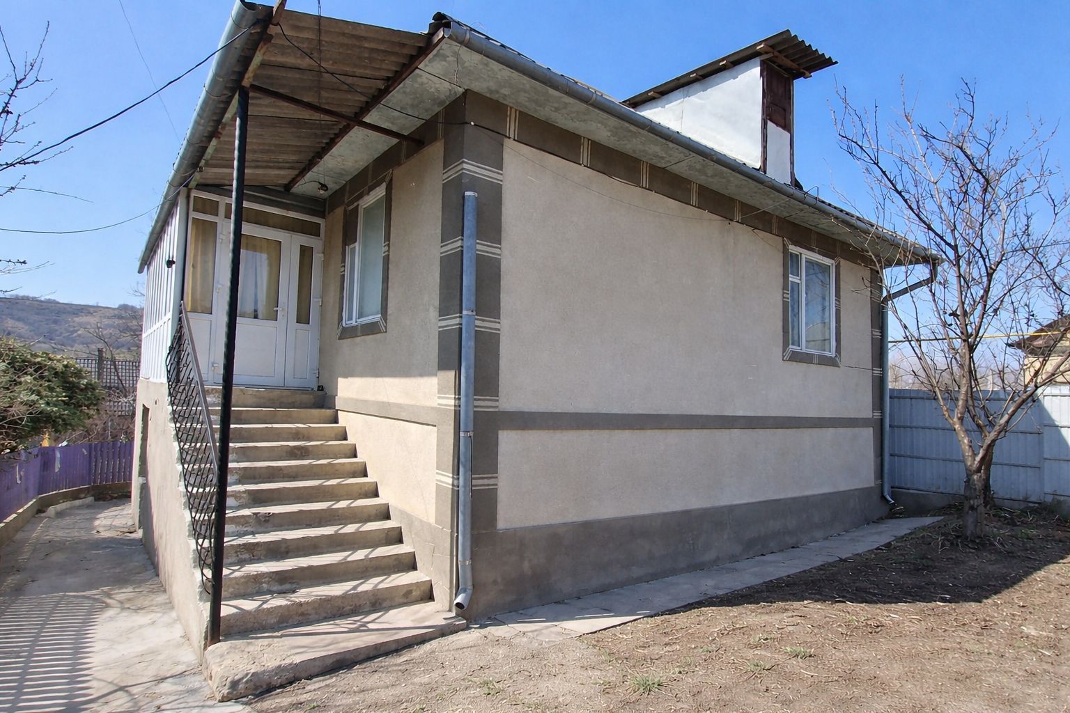 Casă în Grătiesti 8.5 ari  2 case + garaj - Poză 1