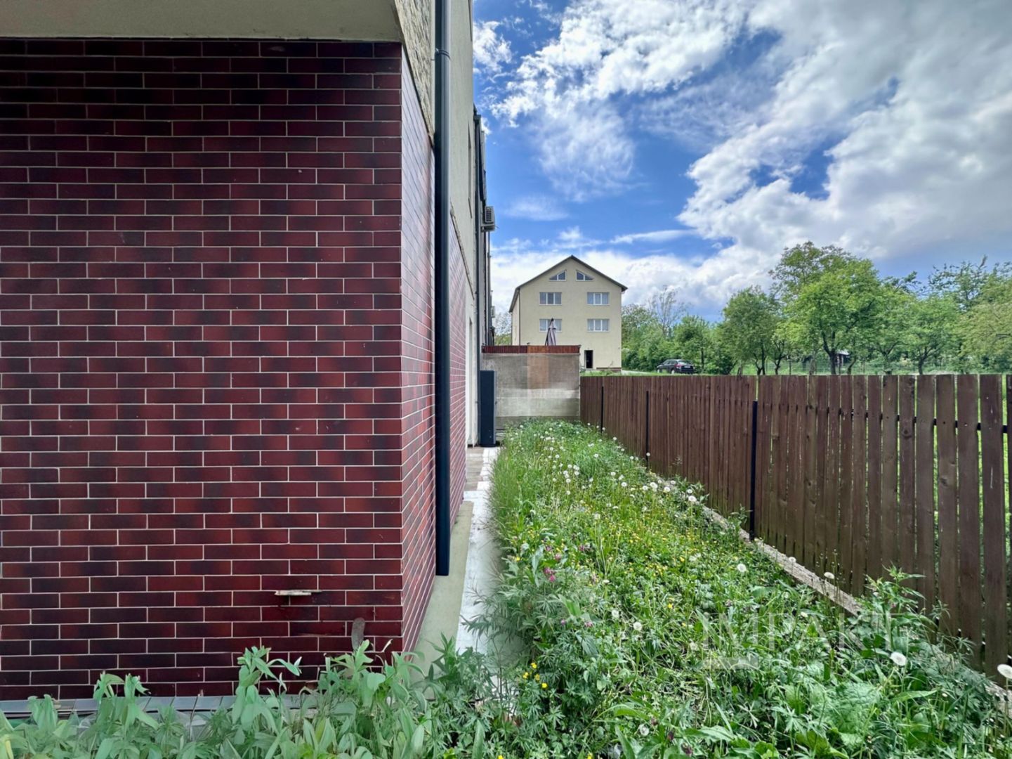 Casa cu acces securizat, curte si balcon | Buna Ziua - Poză 3