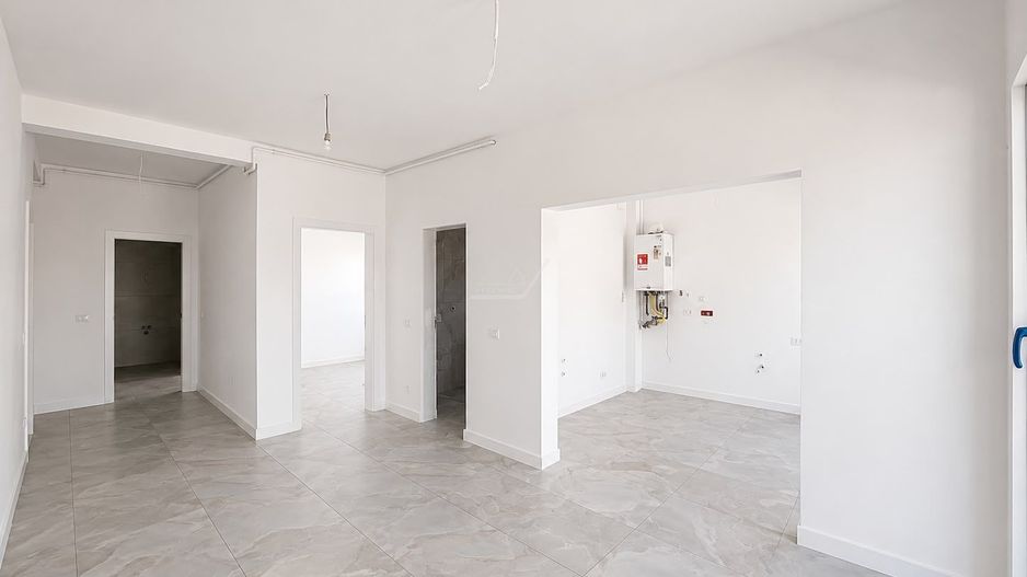 Apartament nou cu 3 camere si 2 bai. Finisaje la alegere. Etaj 1. - Poză 1