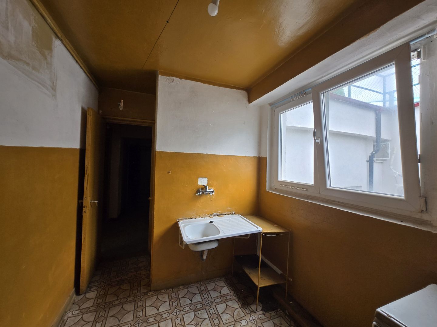 2 CAMERE ^ Plaza Romania ^ decomandat ^ baie cu geam ^ COMISION 0% ^ bloc tip P - Poză 6