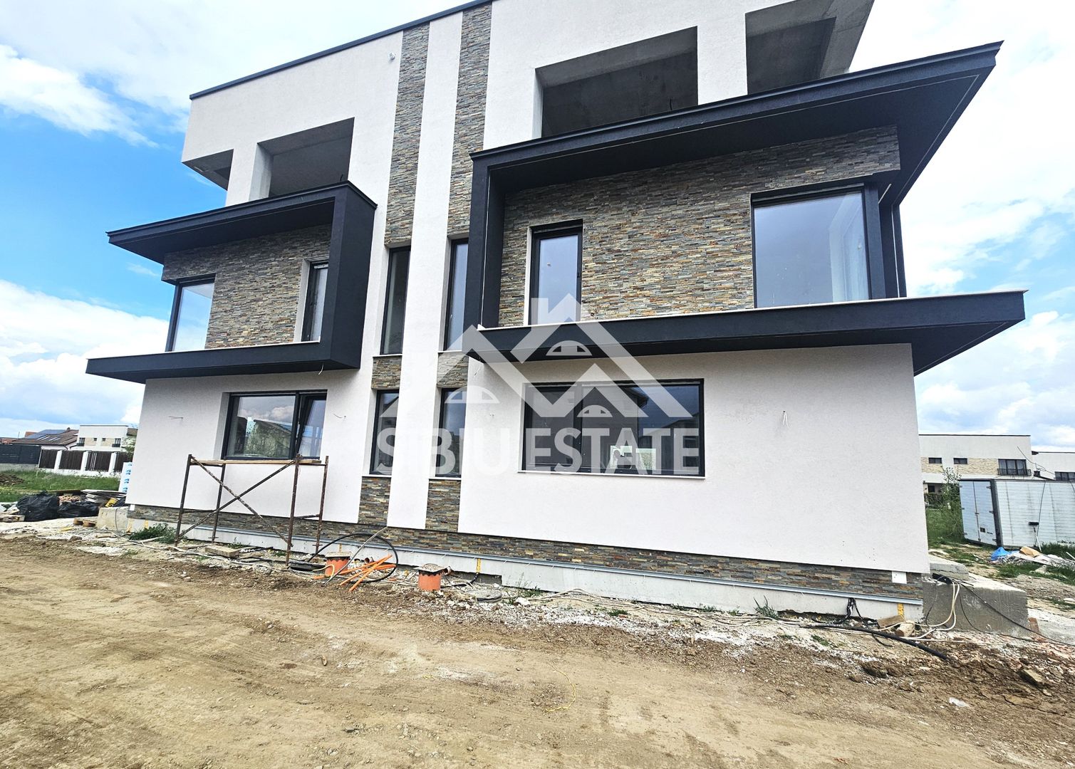 Casa 3 dormitoare, 3 bai, terasa Sibiu, Selimbar - Poză 2
