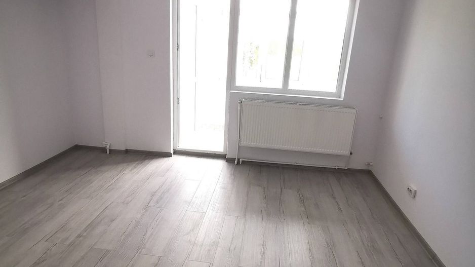 De vanzare apartament cu 2 camere, central. et. 3, 79.900 euro - Poză 4
