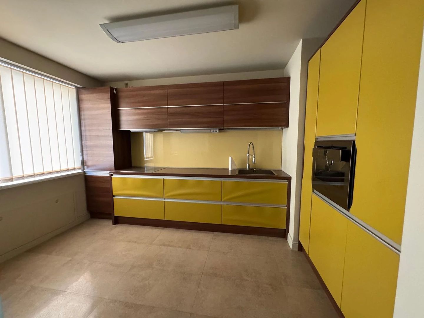 Apartament cu 3 camere de vânzare în Central, Suceava - Poză 2