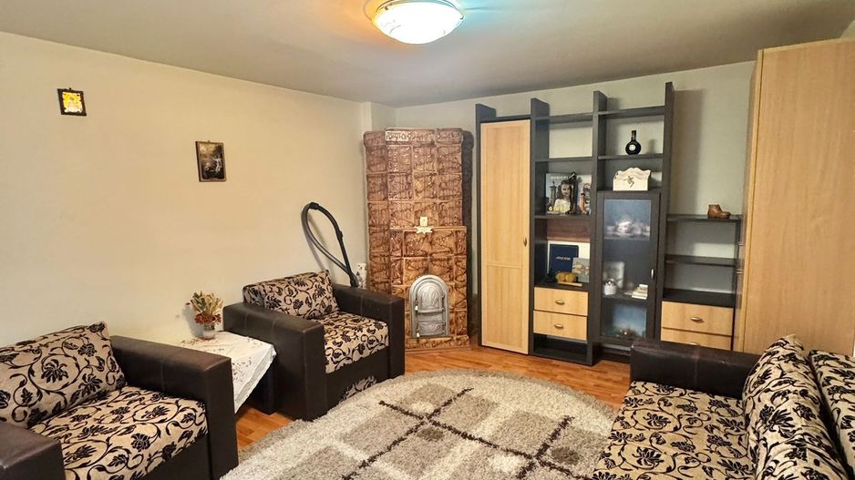 De vânzare casă cu 4 camere, garaj - Poză 1