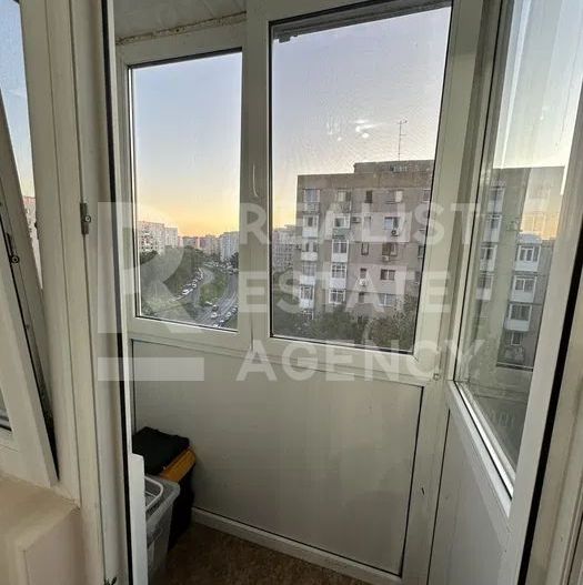 Vânzare, apartament cu 2 camere în zona Drumul Taberei - Poză 7