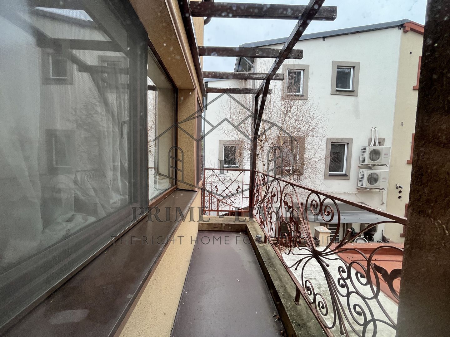 VILA CU 5 CAMERE SI CURTE DE 100 MP LA INCHIRIERE IN ZONA DOROBANTI - Poză 15
