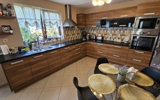 Vila Moderna cu 5 camere, garaj si 921 mp de curte, in Tocile - Poză 10