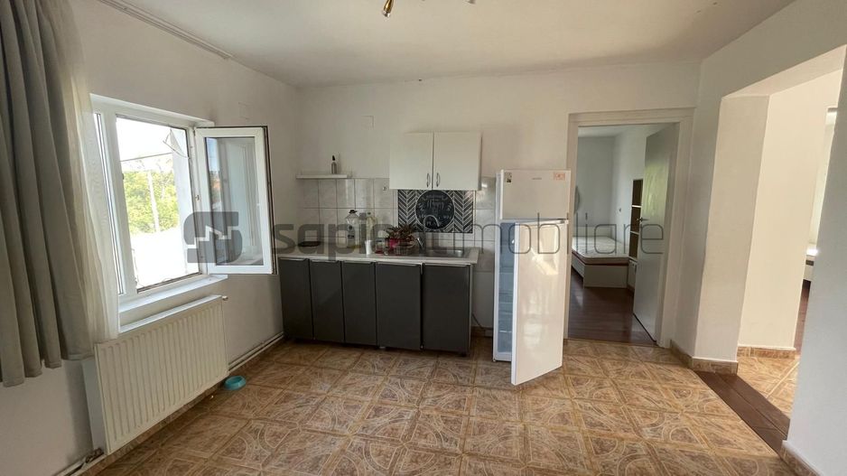 Casă spațioasă + Casă de oaspeți. Ideală pentru 2 familii! - Poză 4