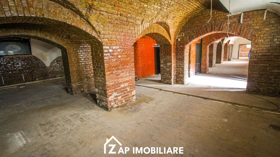 Spatiu 320 mp - 3 Euro / mp pentru restaurant, pub, jocuri societate - Poză 1