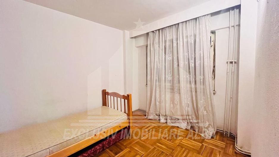 Apartament cu 3 camere decomandate, Cetate - Poză 3