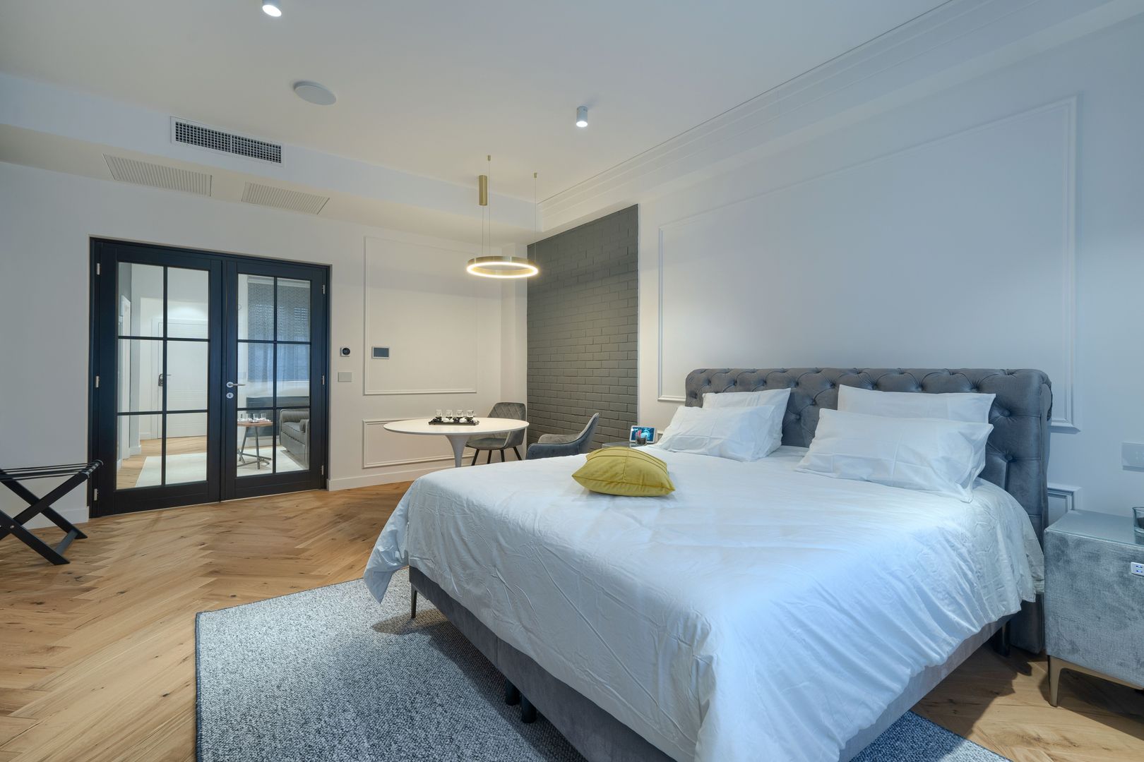 Apartament   4 camere - Poză 3