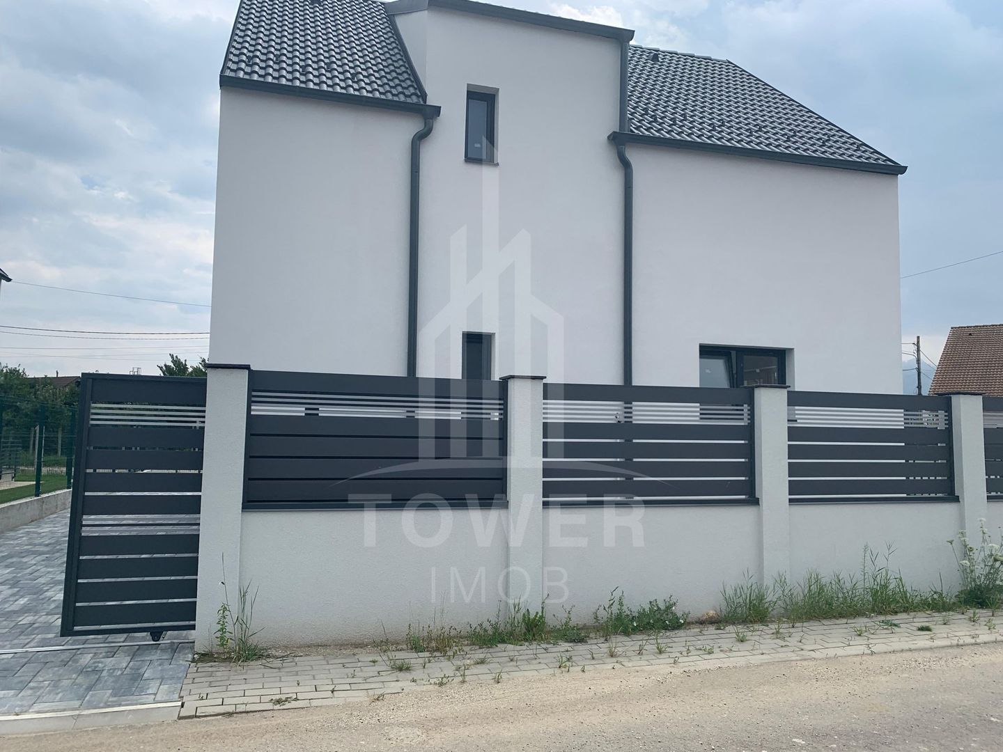 Casă de vânzare cu 4 camere | Loc. Cristian - Poză 1