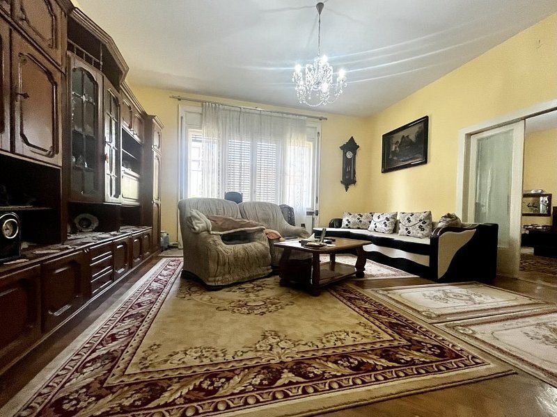 Apartament patrimoniu, 130 mp, cu garaj, et 1, in Piața Victoriei- Primărie - Poză 4