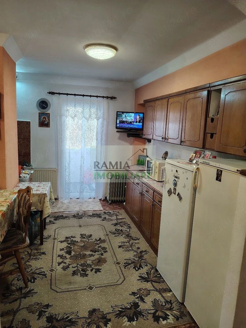 Apartament 3 camere decomandat, etaj 1, 2 balcoane și garaj – Râșnov - Poză 2