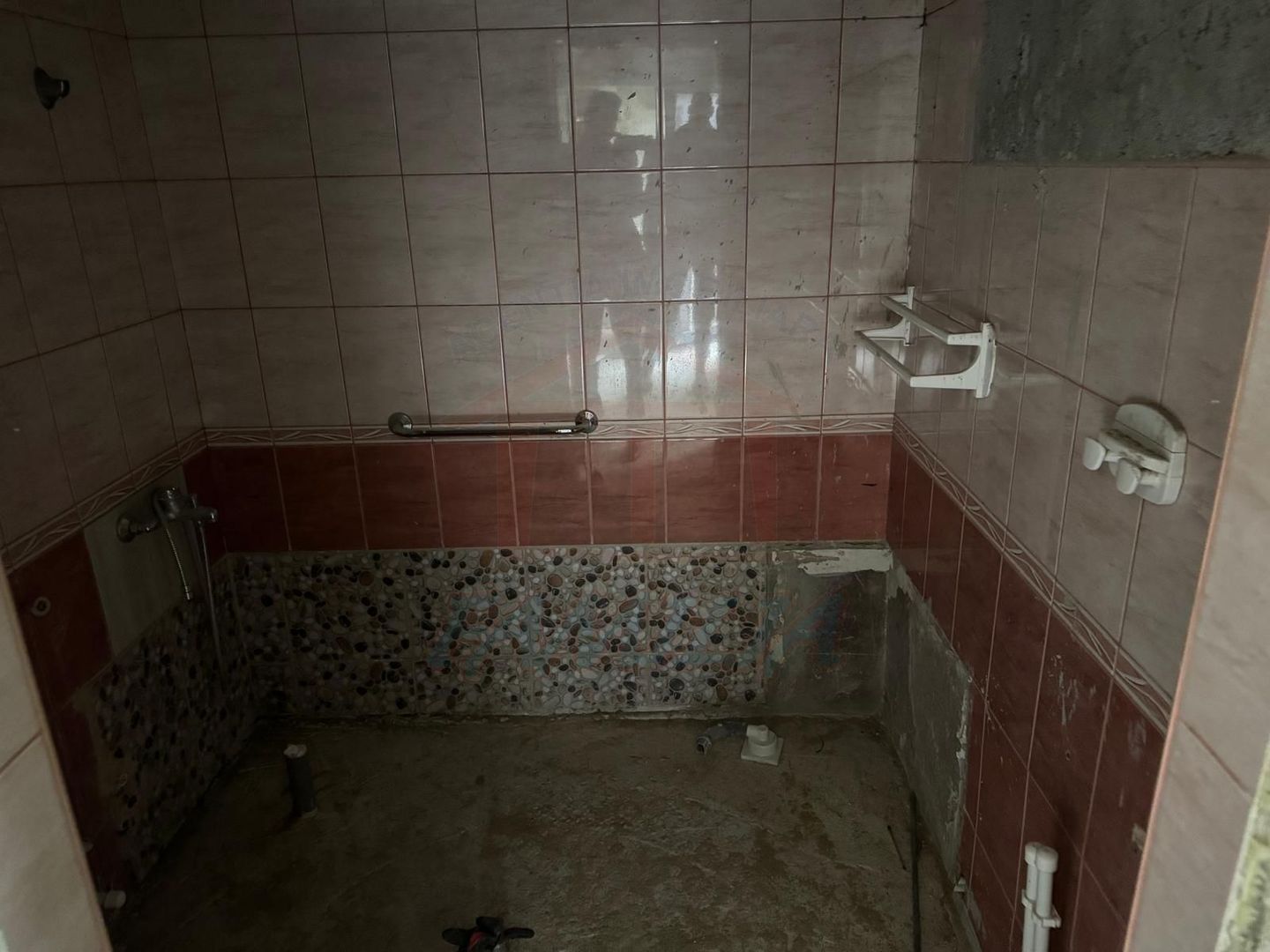 114.000 Euro- casa 3 dormitoare, 2 grupuri sanitare, zona Arcasilor - Poză 9