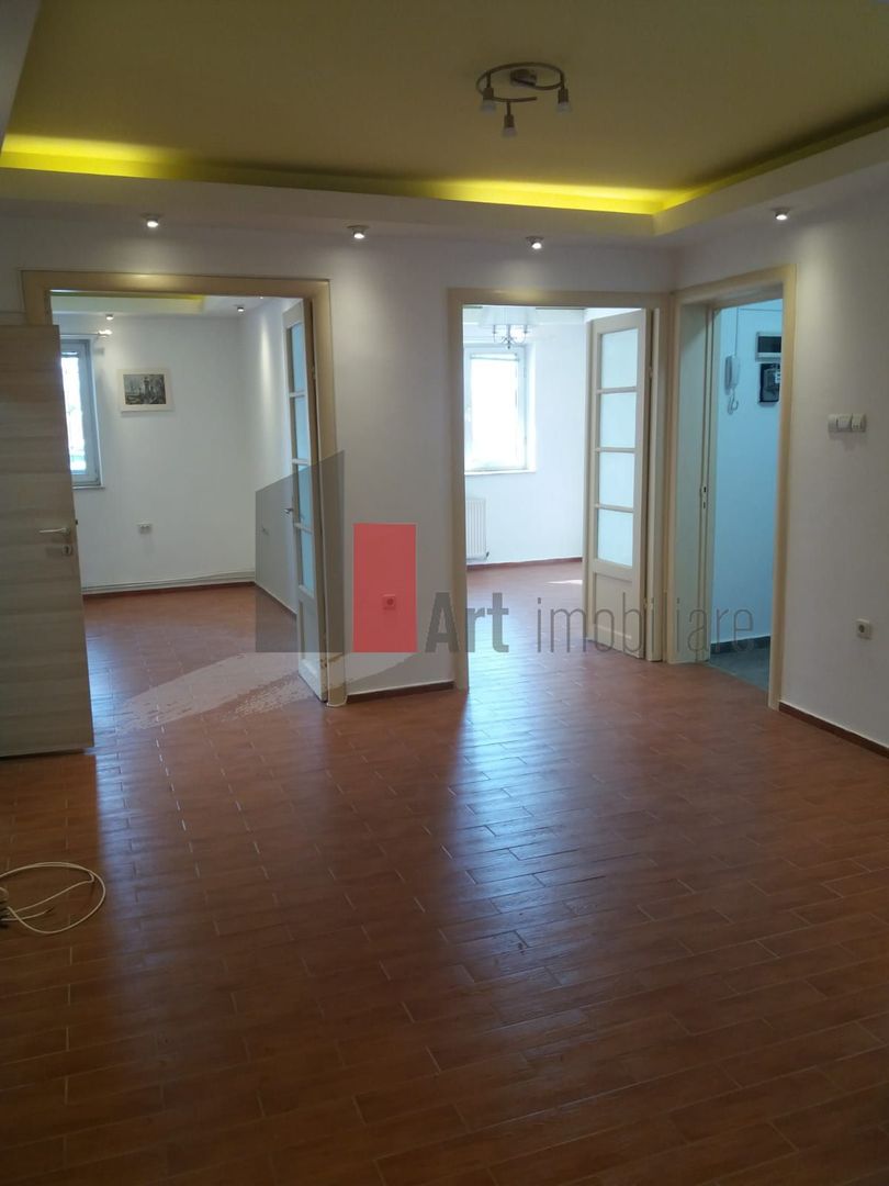 Apartament de 4 camere in vila - Poză 1