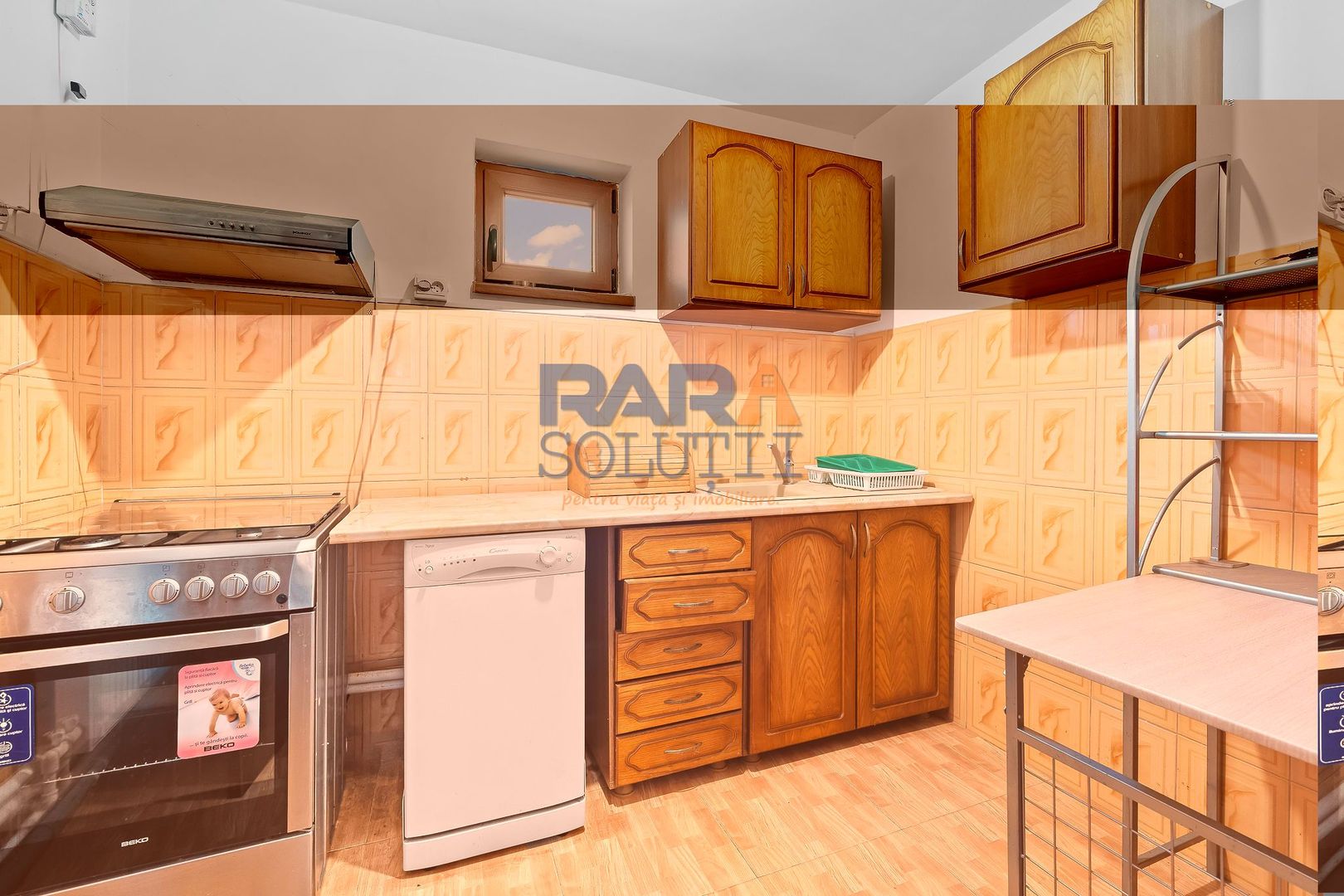 Vilă cu 6 dormitoare, 2 garaje, anexe multiple - 2076 mp teren - Poză 8