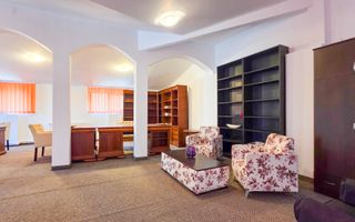 Oportunitate Investițională: Vilă cu Destinație Comercială - Poză 12