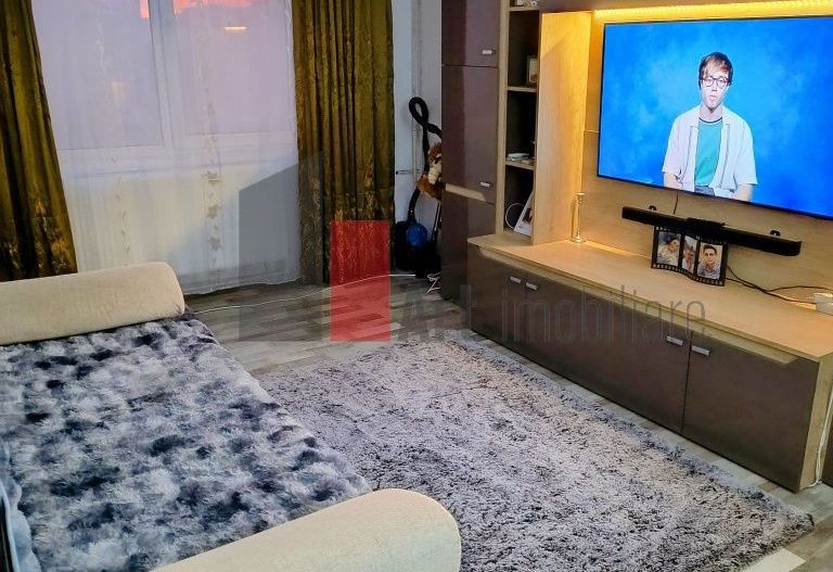 Vand apartament 3 camere finisat modern - Poză 1