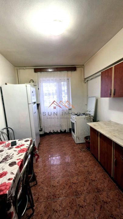 Apartament 3 camere, ultracentral, decomandat, 2 grupuri sanitare - Poză 9