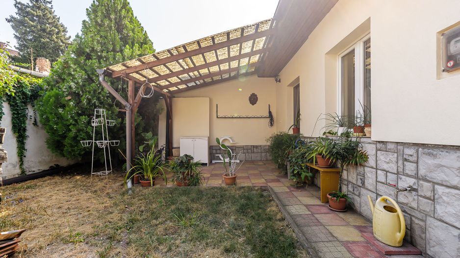 De închiriat apartament cu o cameră și curte interioară - Poză 8