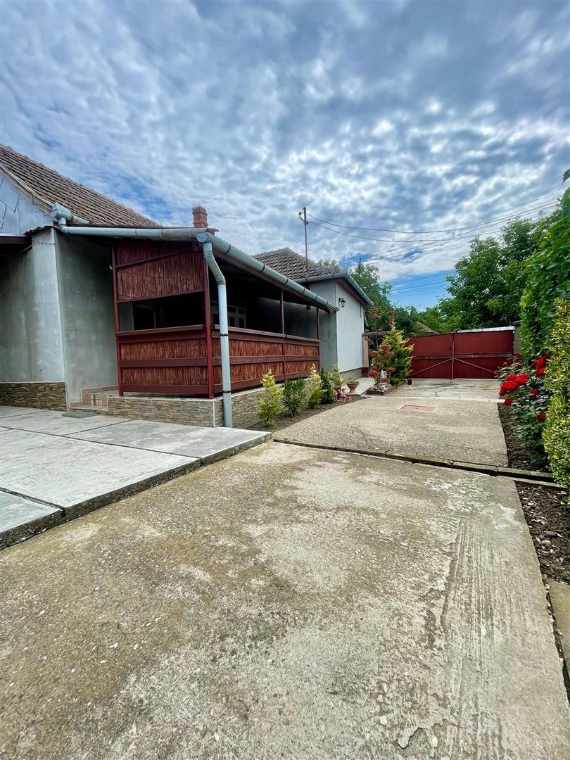 Casa cu 4 camere si livada la 25 km de Oradea - Poză 6