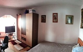 Apartament 3 camere, in zona centrala a localitatii - Poză 2