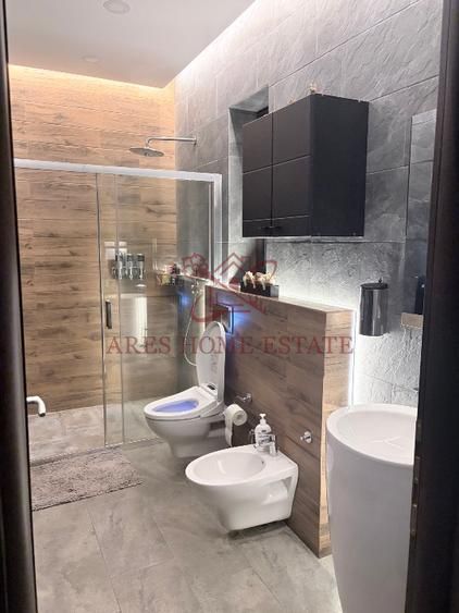 Vila deosebita cu piscina interioară - Poză 5
