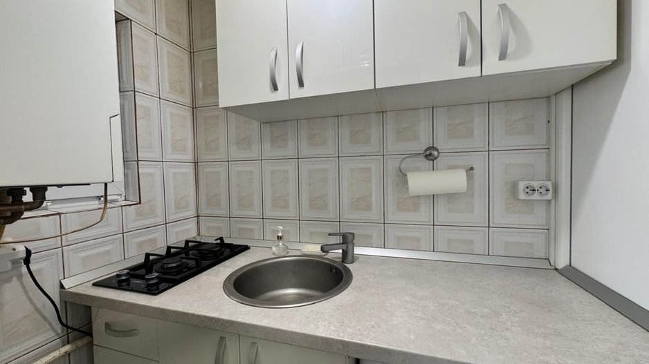 Garsoniera spatioasa situata la parter inalt in Vasile Aaron zona OMV - Poză 4