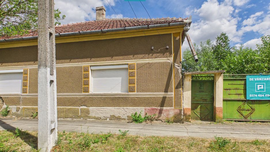 CASĂ ÎN ZERIND PE PRINCIPALĂ CU TEREN DE 1440 MP - Poză 12