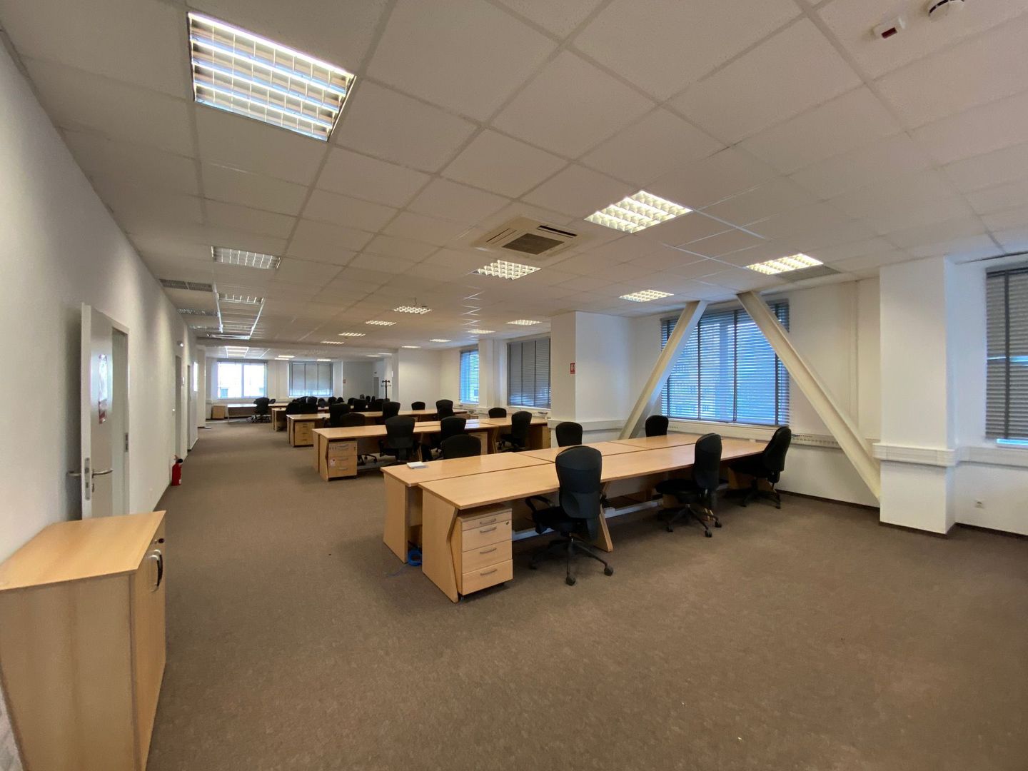 Cladire de  birouri - zona COMPLEX - Poză 3