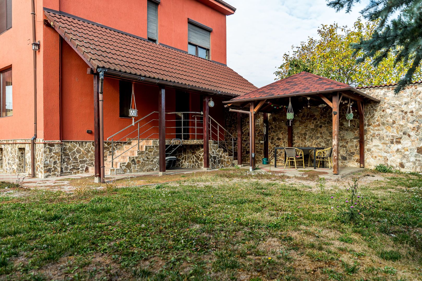 Vila 6 camere - Garaj si Gradina - Gradiste - COMISION 0 - Poză 2