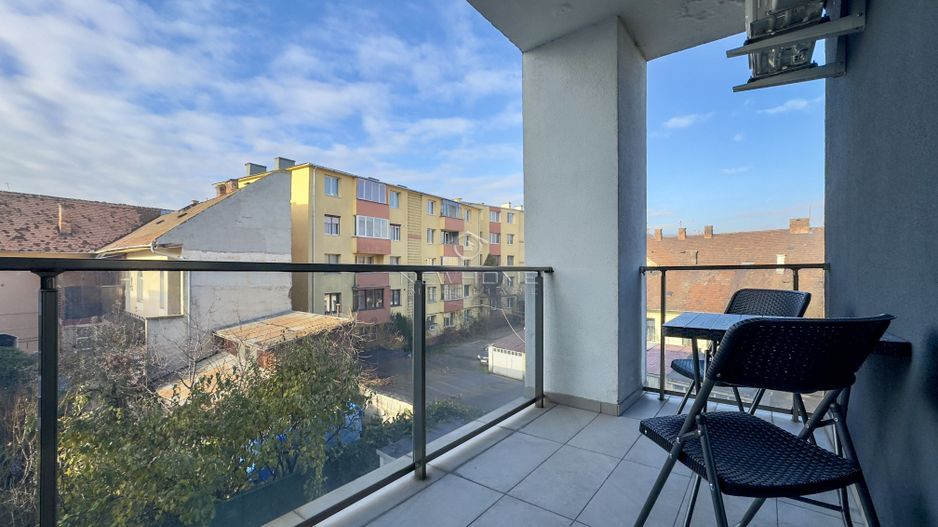 Apartament cu 3 camere de închiriat în zona Centrală - Poză 17