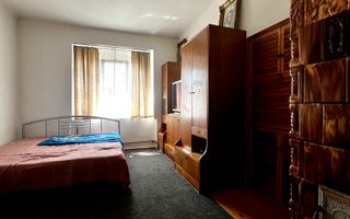 Casa in Tinca, centrala, 3 camere cu strada asfaltata - Poză 4
