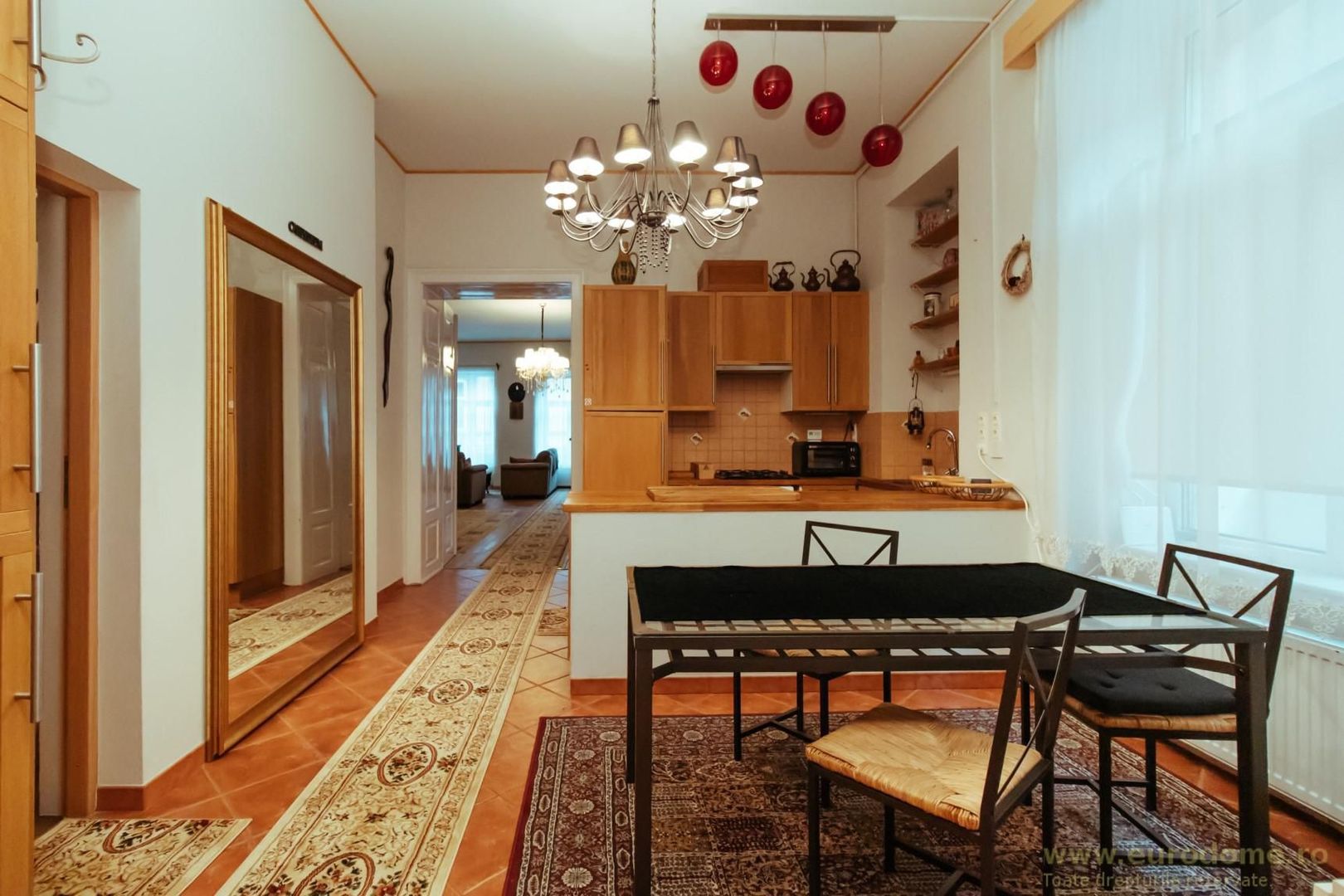 Piata Sfatului, apartament  deosebit, luminos, cu priveliște frumoasă - Poză 18