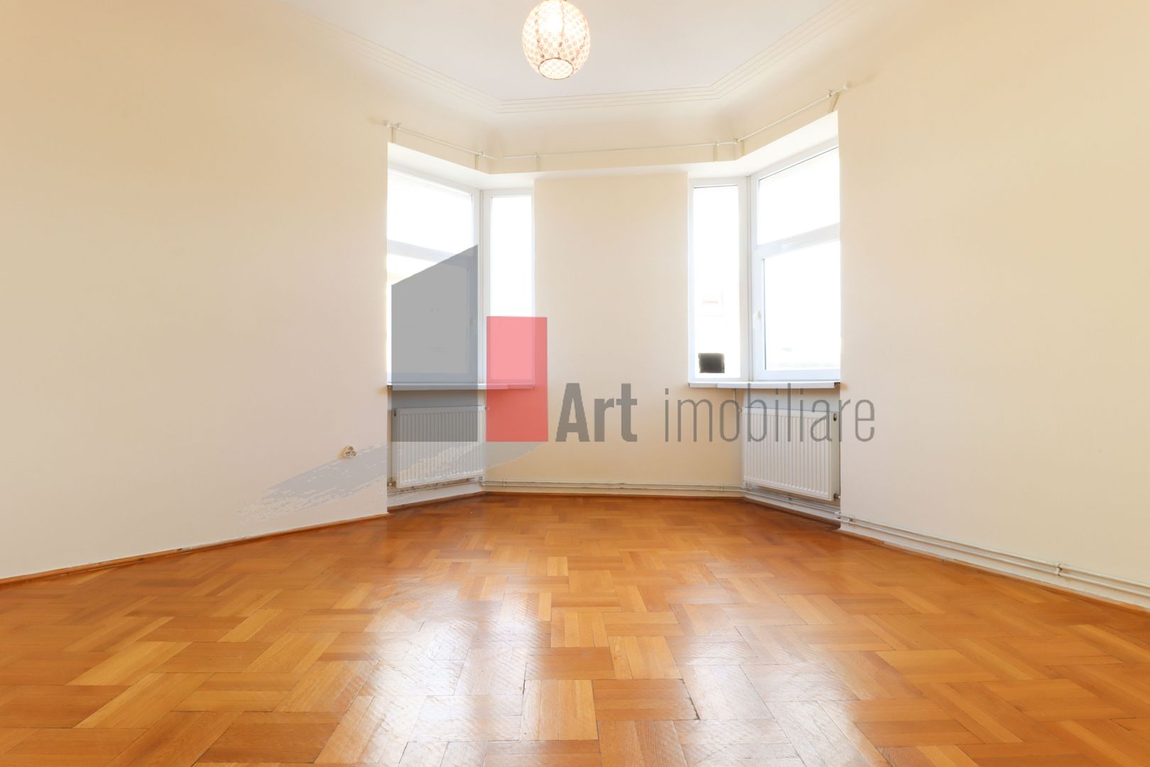 Apartamentul "DEKORA", bloc Art Deco, interior compartimentat de exceptie - Poză 29