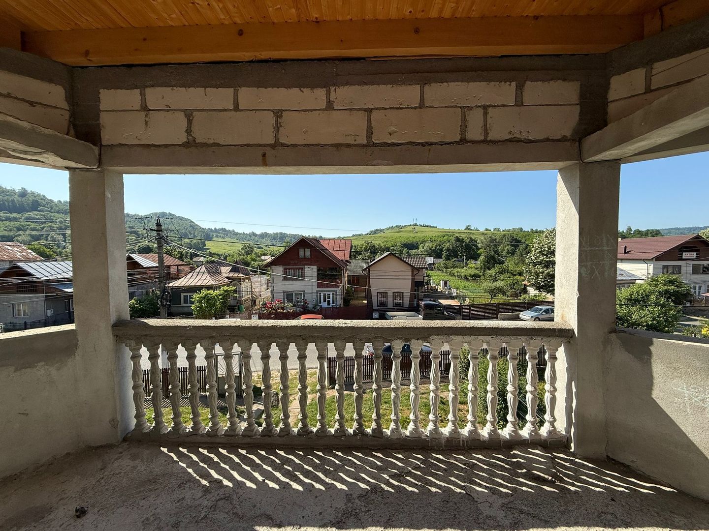 Vanzare casa cu 4 camere+anexe într-o zonă de poveste – Bezdead - Poză 4