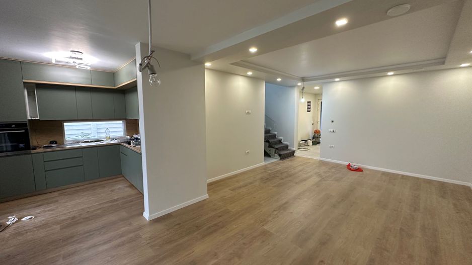 Duplex deosebit cu garaj și subsol - Poză 3