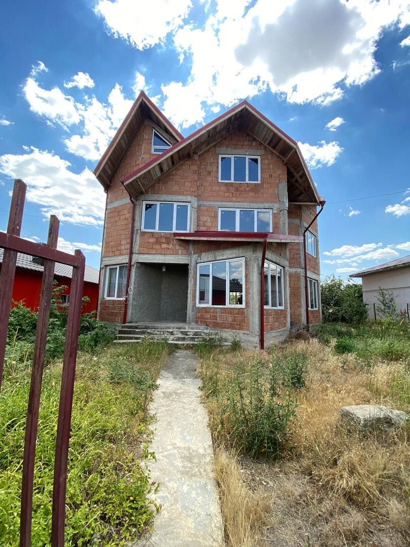 Adunatii Copaceni, vila la rosu P+1+M, teren 1044, teren 1044 - Poză 3