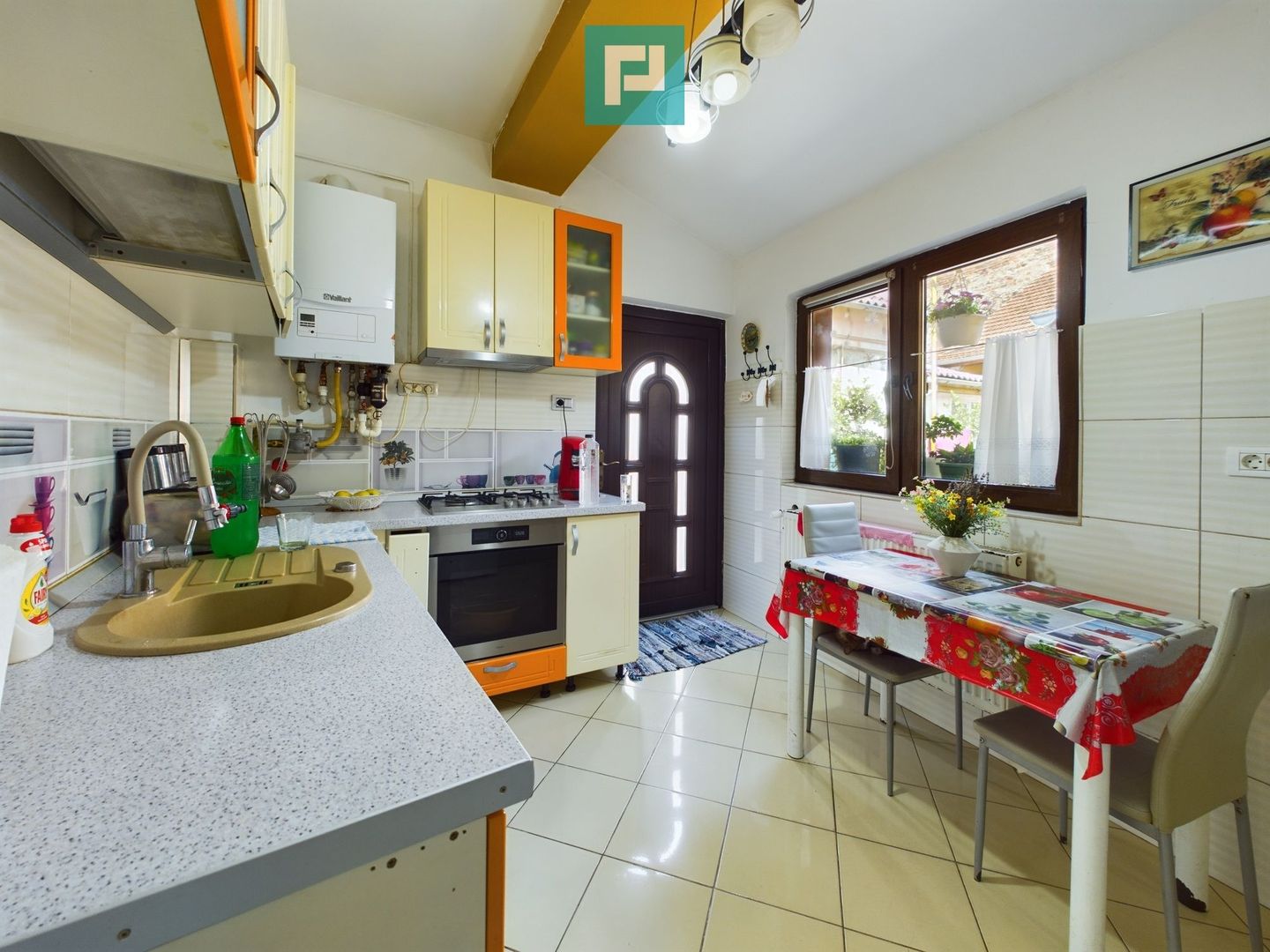 Apartament la curte comuna, Boul Roșu. - Poză 3