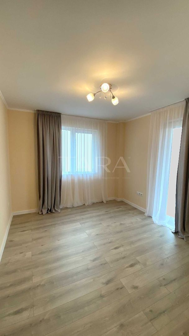 Apartament nou, 3 camere, ultim etaj, priveliște liberă – Floresti. - Poză 3