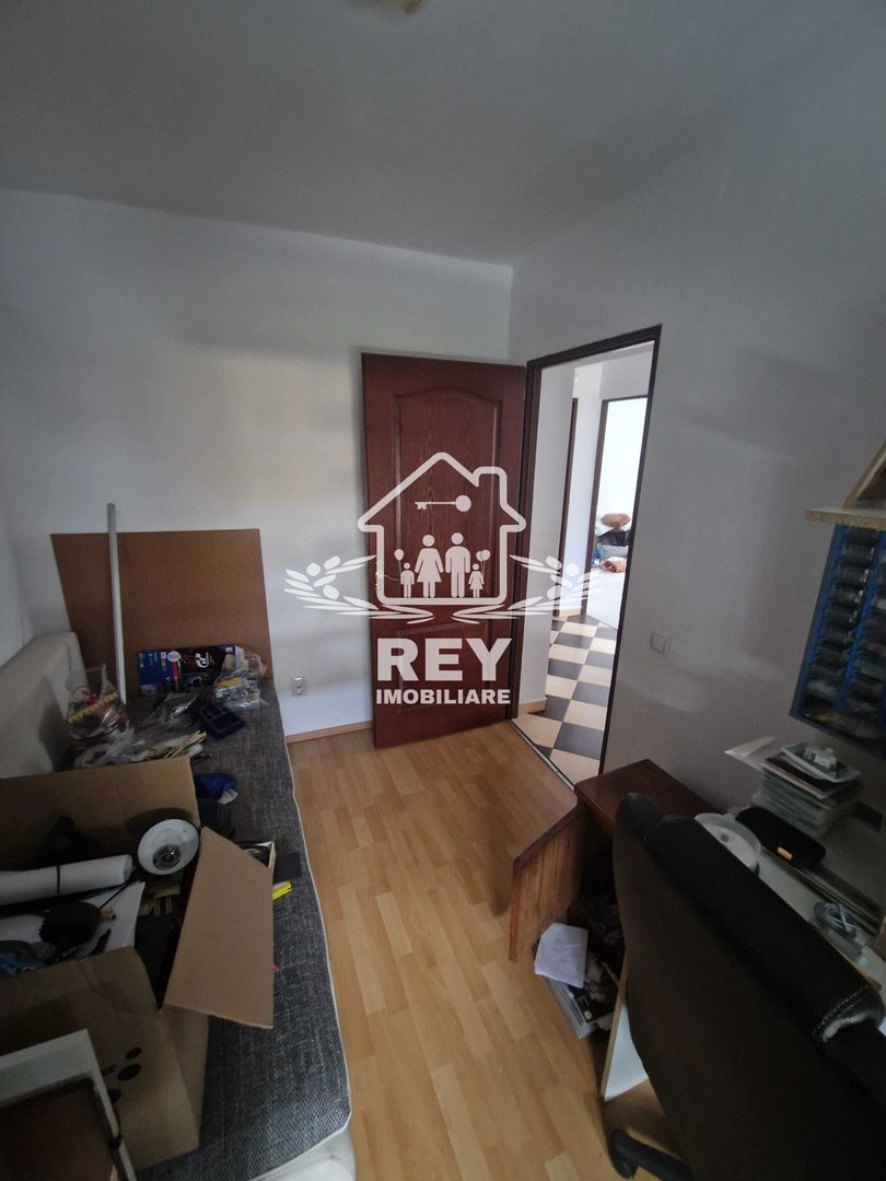 Apartament 3 camere - decomandat, mobilat, etaj 2/4, Cisnadie - Poză 8