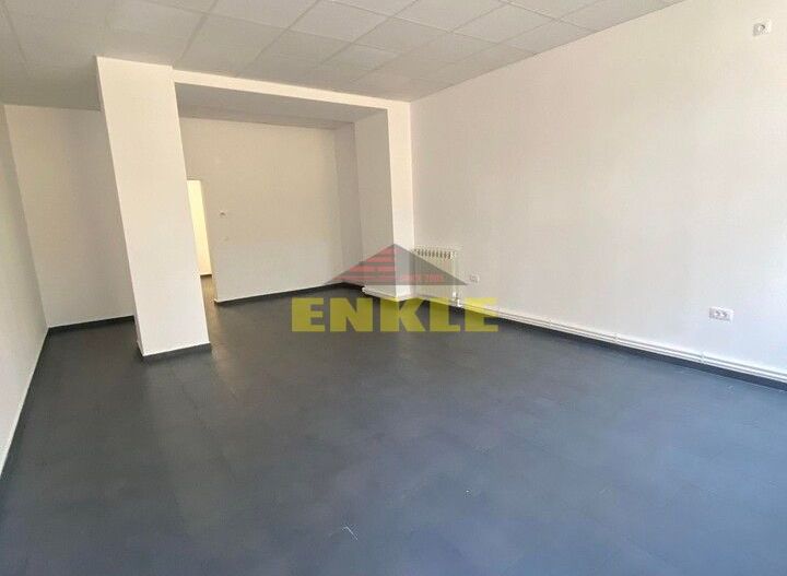 Spatiu comercial , suprafata de 51 mp,zona Primaverii,pret 500 euro usor neg - Poză 1