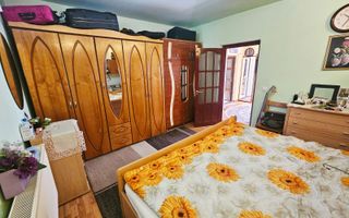 🏡 Casă spațioasă cu 9 camere în Strejnicu – pentru locuință, birouri - Poză 89