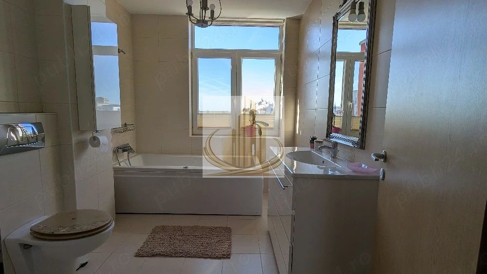Apartament cu 3 camere, decomandat, tip Penthouse. - Poză 3