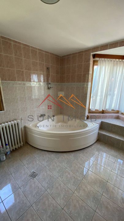 Vila de vanzare, teren 3100 mp, 7 camere, 6 grupuri sanitare, 3 CT, an 1997 - Poză 21