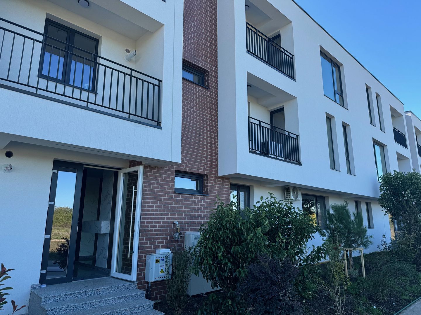 Apartament 2 camere Tunari cu CURTE - Poză 13